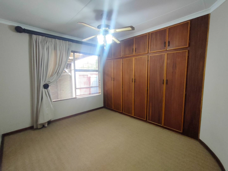 2 Bedroom Property for Sale in Langenhovenpark Free State